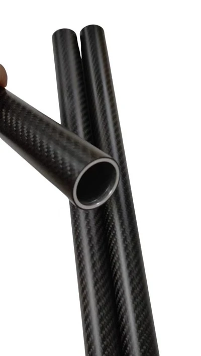 Onderzoek naar de voordelen van aluminium onderdelen ingebed in koolstofbuize...